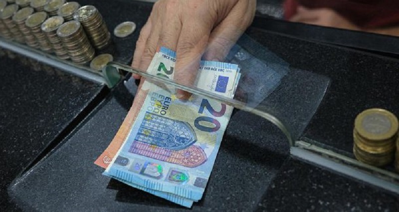 Leku vijon te forcohet, kursi i euros prane niveleve me te uleta historike